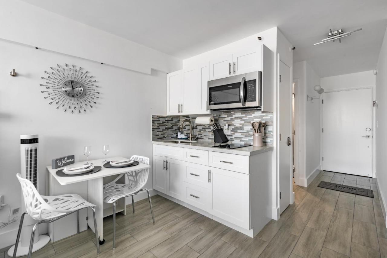 Appartement Newly Renovated Oceanfront Studio W/ Balcony - Daytona Beach Extérieur photo