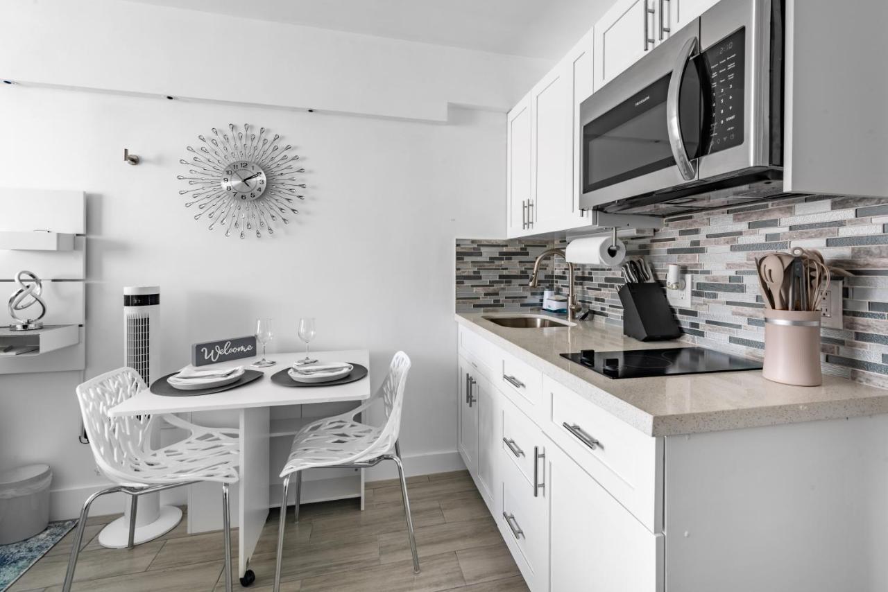 Appartement Newly Renovated Oceanfront Studio W/ Balcony - Daytona Beach Extérieur photo