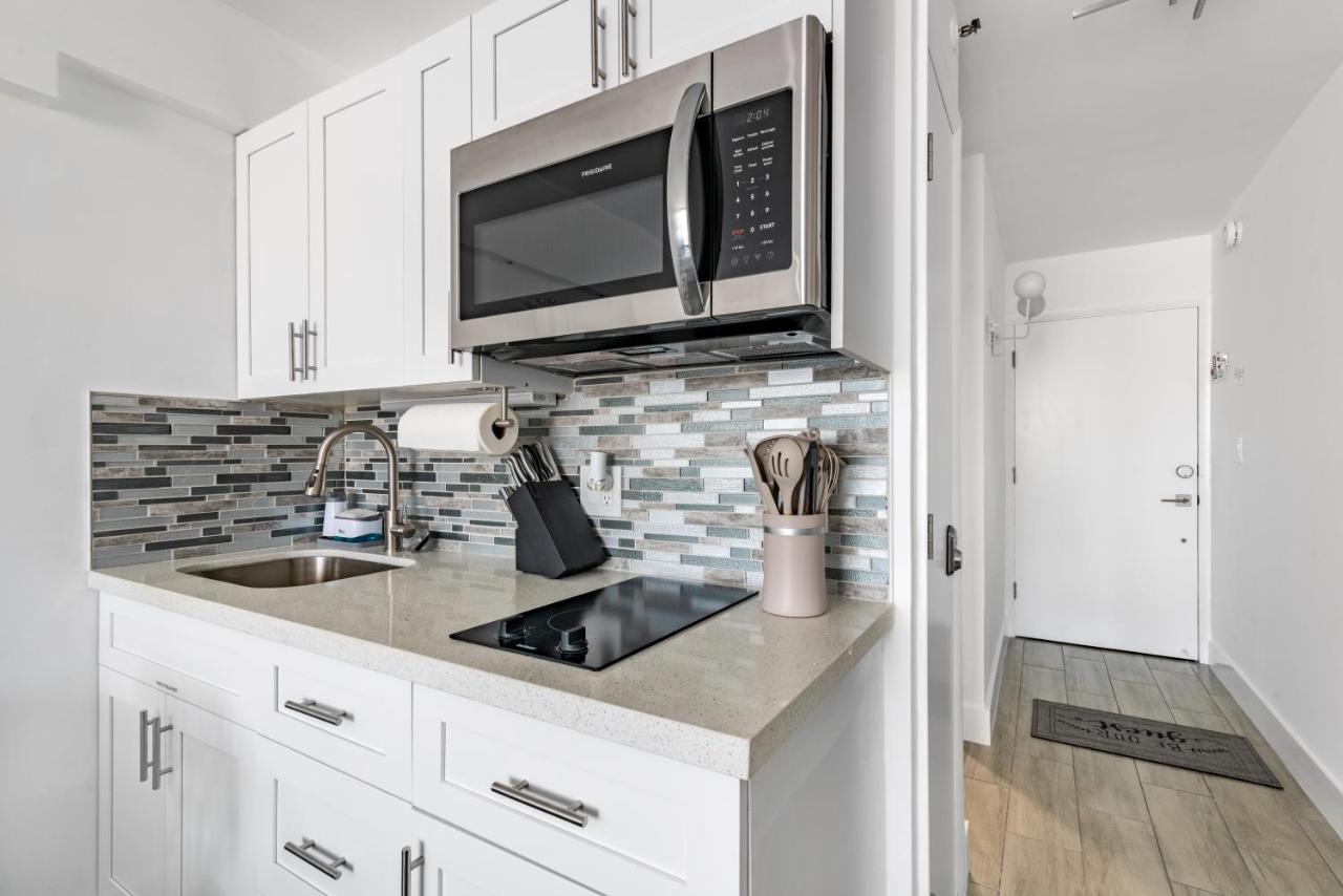 Appartement Newly Renovated Oceanfront Studio W/ Balcony - Daytona Beach Extérieur photo